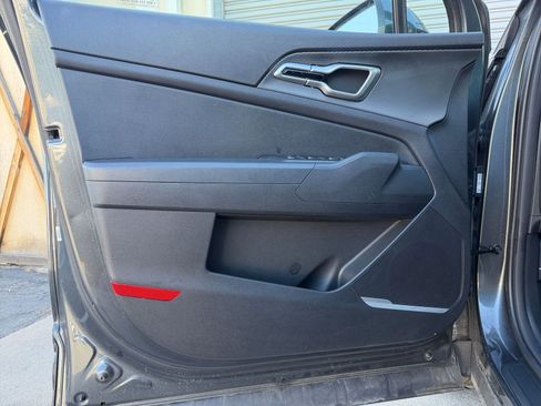 Used 2025 Kia Sportage LX image 18