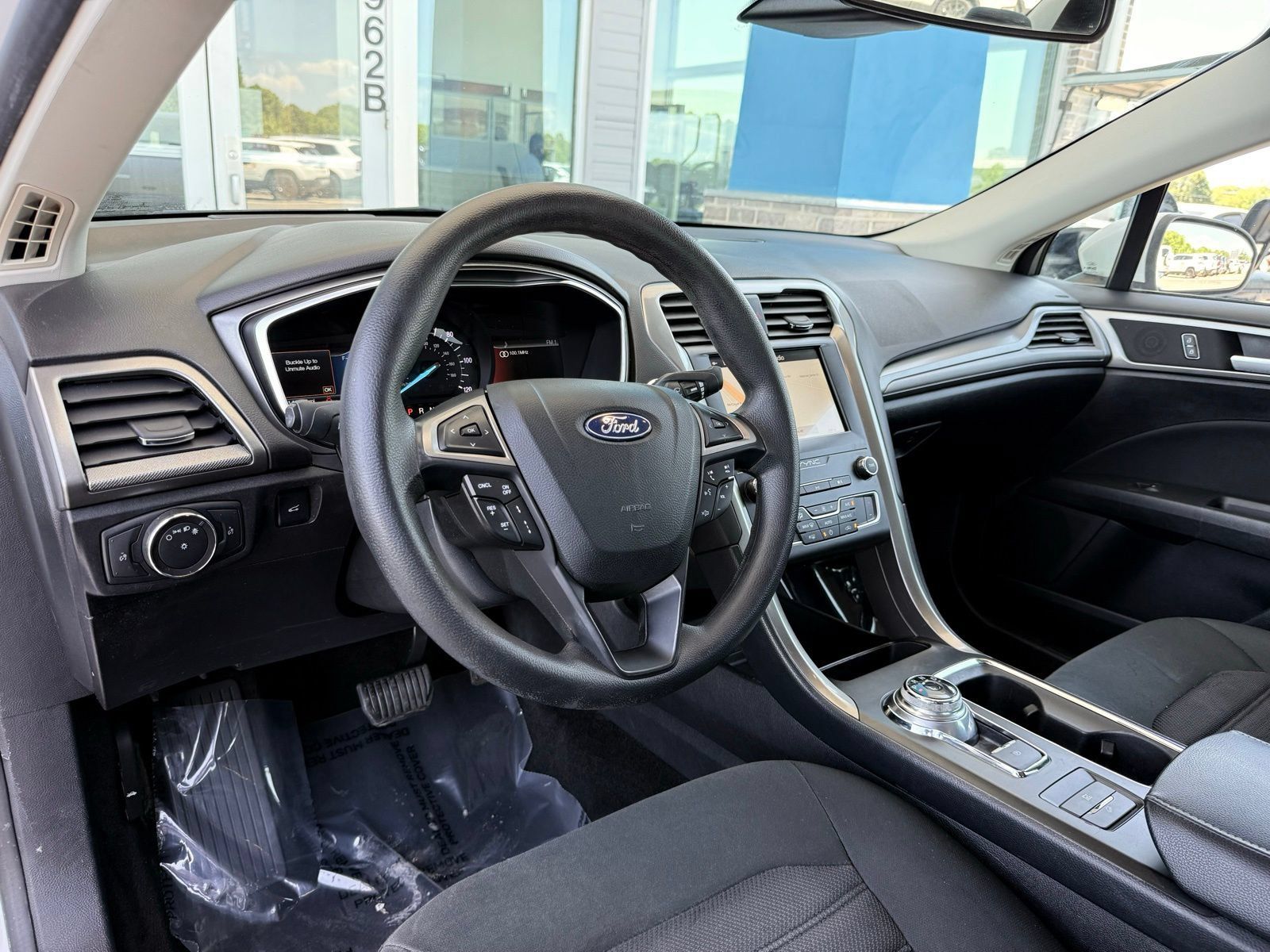 Used 2019 Ford Fusion SE FWD image 18