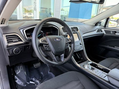 Used 2019 Ford Fusion SE FWD image 18