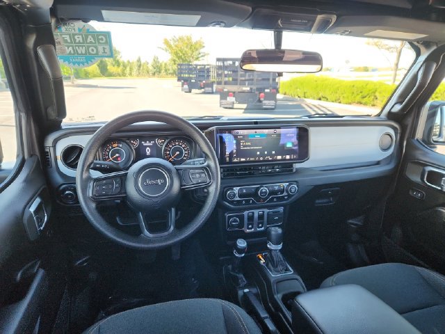 Used 2025 Jeep Wrangler Sport AWD/4WD image 33