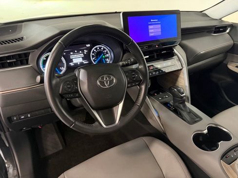 Used 2024 Toyota Venza XLE AWD/4WD image 11