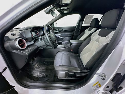 Used 2025 Chevrolet Trax RS w/ Driver Confidence Package FWD image 13