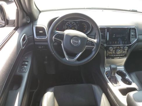 Used 2019 Jeep Grand Cherokee Altitude AWD/4WD image 10
