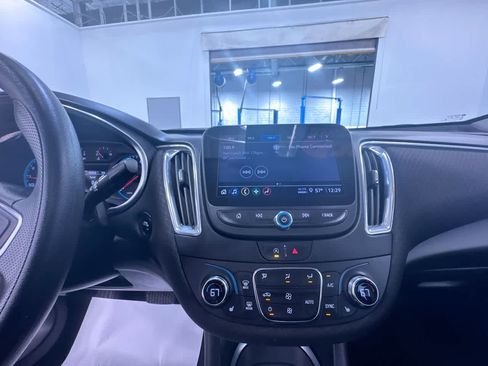 Used 2021 Chevrolet Malibu LT FWD image 23