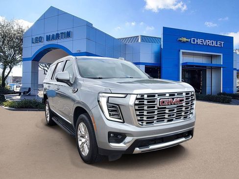 Used 2025 GMC Yukon Denali AWD/4WD image 3