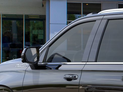New 2026 Chevrolet Suburban High Country AWD/4WD image 12
