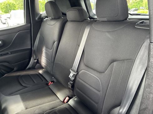 Used 2017 Jeep Renegade Altitude AWD/4WD image 13