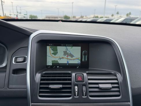 Used 2016 Volvo XC60 T5 Premier w/ Proximity Package image 28