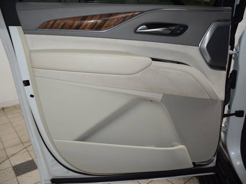 Used 2023 Cadillac Escalade ESV Premium Luxury Platinum w/ Heavy-Duty Trailer Package image 47