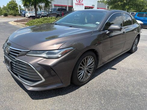 Used 2019 Toyota Avalon Limited w/ Advanced Safety Package FWD image 1