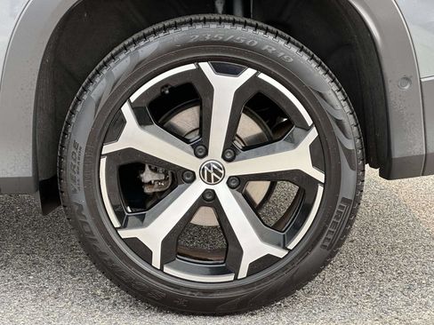 Certified 2025 Volkswagen Tiguan SE AWD/4WD image 17