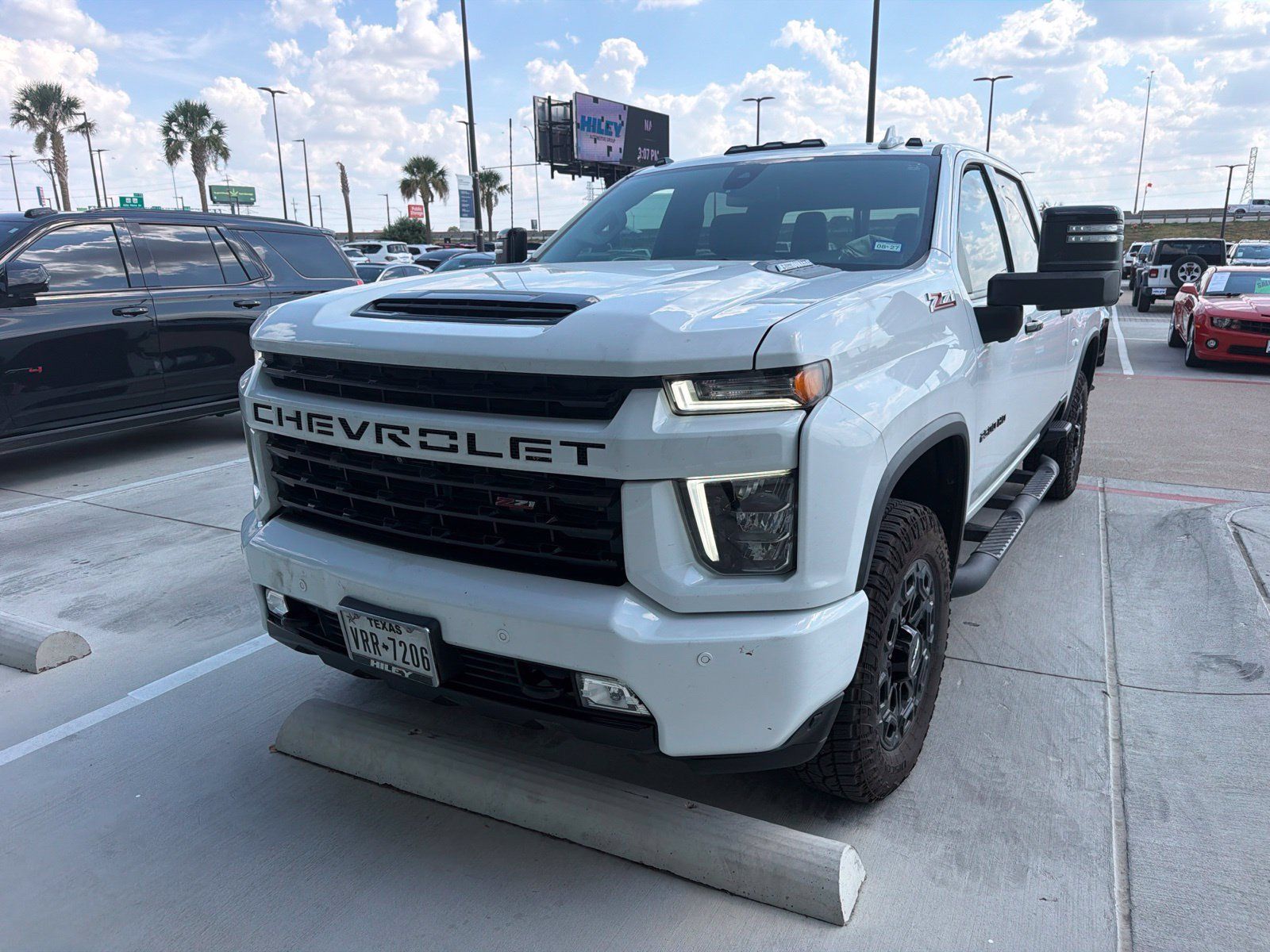 Used 2022 Chevrolet Silverado 2500 LTZ w/ LTZ Plus Package AWD/4WD image 2