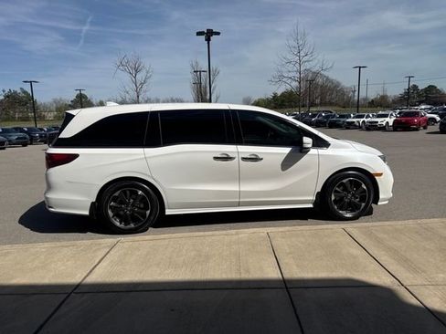Used 2023 Honda Odyssey Elite image 5