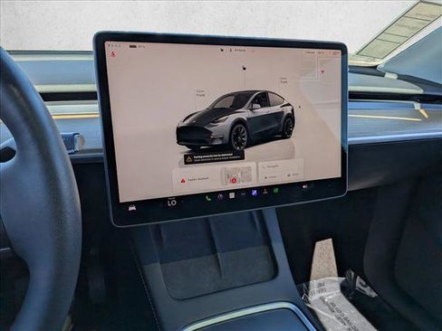 Used 2022 Tesla Model Y Long Range image 10