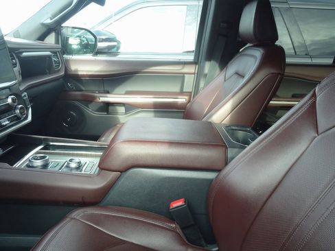 Used 2024 Ford Expedition Limited image 7
