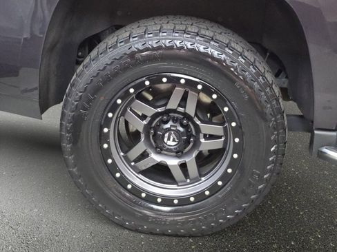 Used 2016 Cadillac Escalade Luxury AWD/4WD image 35