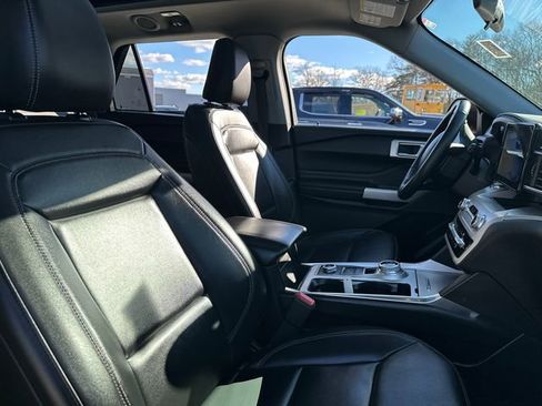 Certified 2022 Ford Explorer XLT w/ Equipment Group 202A image 19
