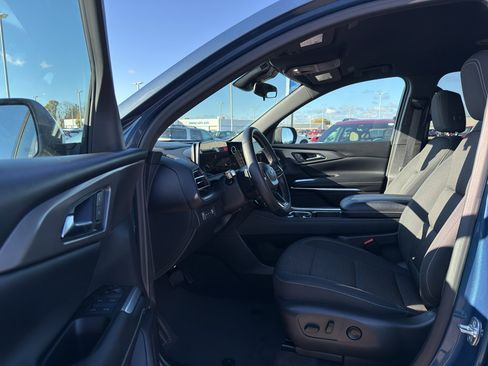 Certified 2025 Chevrolet Traverse LT image 11