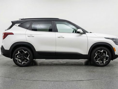 Used 2025 Kia Seltos S image 11