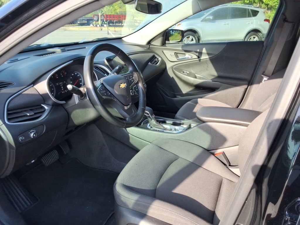 Certified 2025 Chevrolet Malibu RS FWD image 22