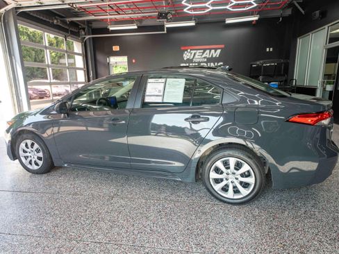 Used 2025 Toyota Corolla LE FWD image 2