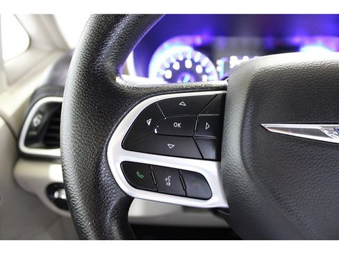 Used 2021 Chrysler Voyager Lxi image 30