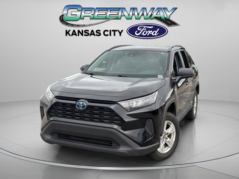 Used 2021 Toyota RAV4 LE AWD/4WD image 3