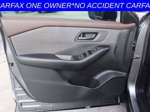 Used 2023 Nissan Rogue S image 17