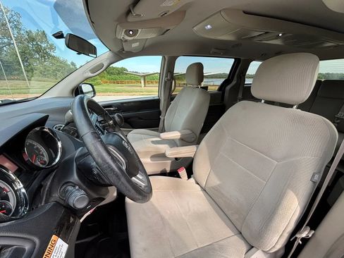 Used 2013 Dodge Grand Caravan Crew FWD image 19