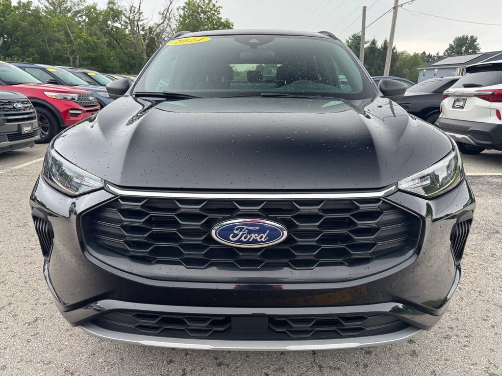 Used 2024 Ford Escape ST-Line w/ Tech Pack #1 AWD/4WD image 2