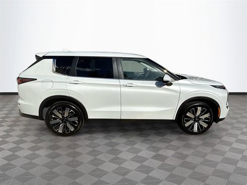 New 2026 Mitsubishi Outlander SE image 8