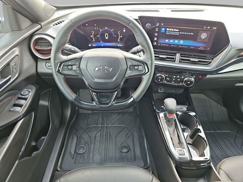 Used 2025 Chevrolet Trax RS w/ Driver Confidence Package image 20