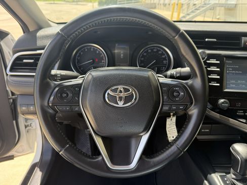 Used 2018 Toyota Camry SE FWD image 14