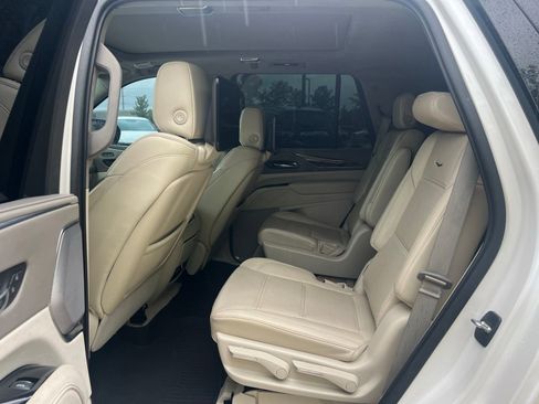 Used 2022 Cadillac Escalade Sport Platinum w/ LPO, ONYX Package AWD/4WD image 19