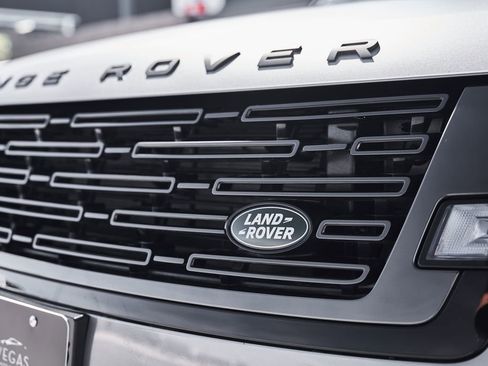 Used 2024 Land Rover Range Rover SE AWD/4WD image 9