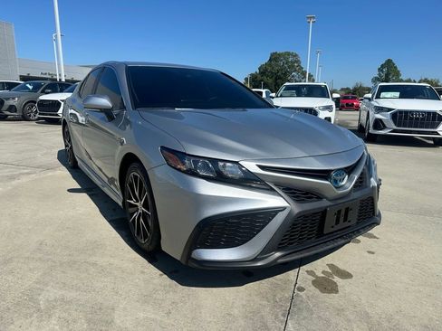 Used 2024 Toyota Camry SE w/ Audio Upgrade Package image 5