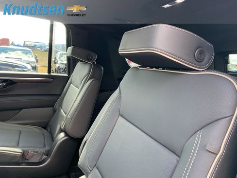 New 2026 Chevrolet Suburban Premier image 17
