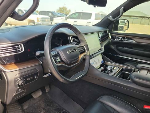Used 2023 Jeep Grand Wagoneer Series II AWD/4WD image 10