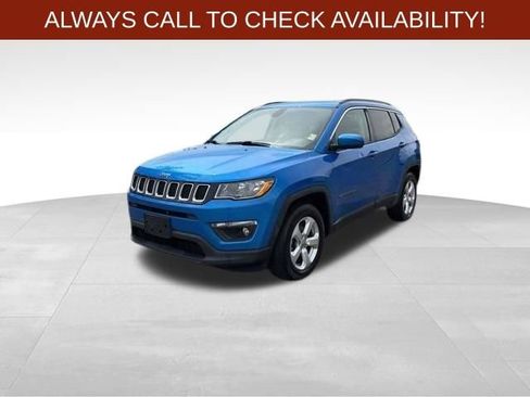 Used 2018 Jeep Compass Latitude w/ Popular Equipment Group AWD/4WD image 3