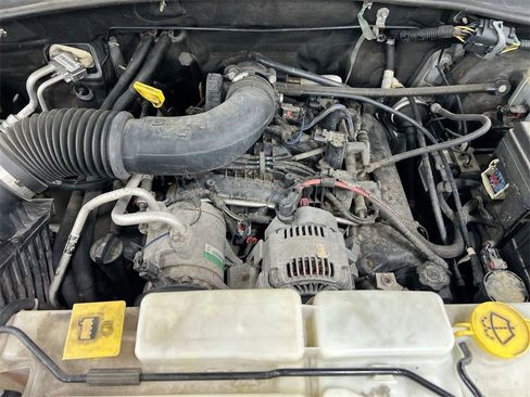 Used 2010 Jeep Liberty Limited image 24