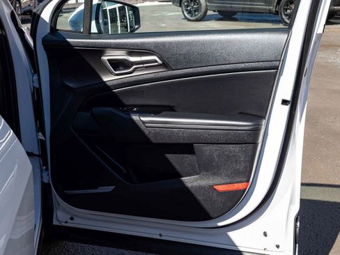 Used 2025 Kia Sportage EX w/ Premium Package image 12