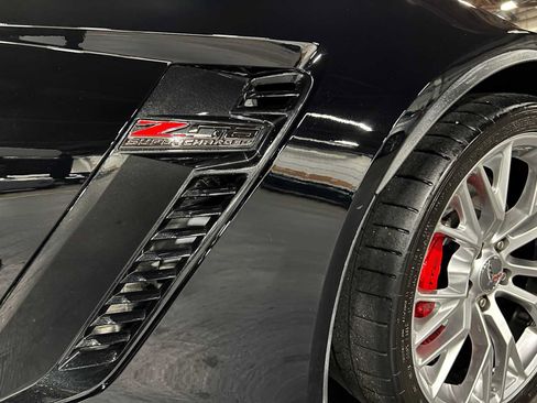 Used 2015 Chevrolet Corvette Z06 w/ 3LZ Preferred Equipment Group RWD image 10