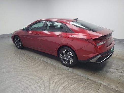 Used 2025 Hyundai Elantra SEL FWD image 3