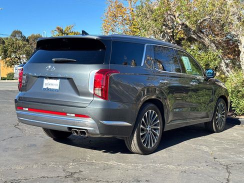 Used 2023 Hyundai Palisade Calligraphy image 13