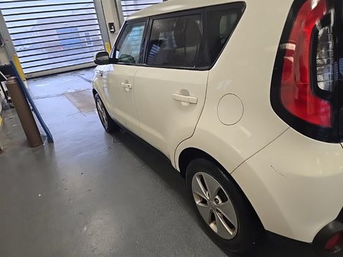 Used 2014 Kia Soul FWD image 7