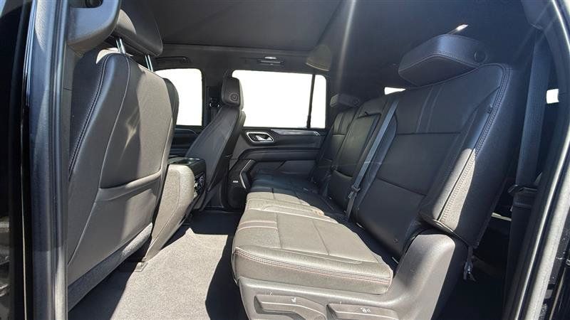 Used 2021 Chevrolet Suburban RST AWD/4WD image 16