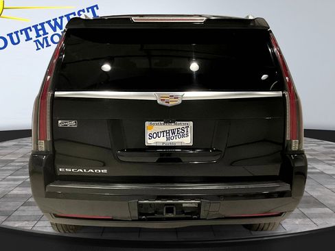 Used 2018 Cadillac Escalade Luxury image 5