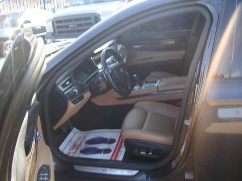 Used 2015 BMW 750i xDrive image 10