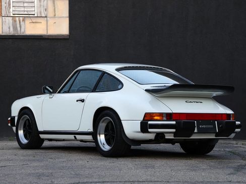 Used 1989 Porsche 911 Carrera RWD image 4