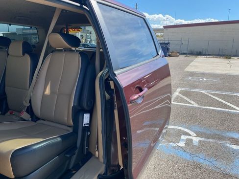 Used 2019 Kia Sedona EX image 12